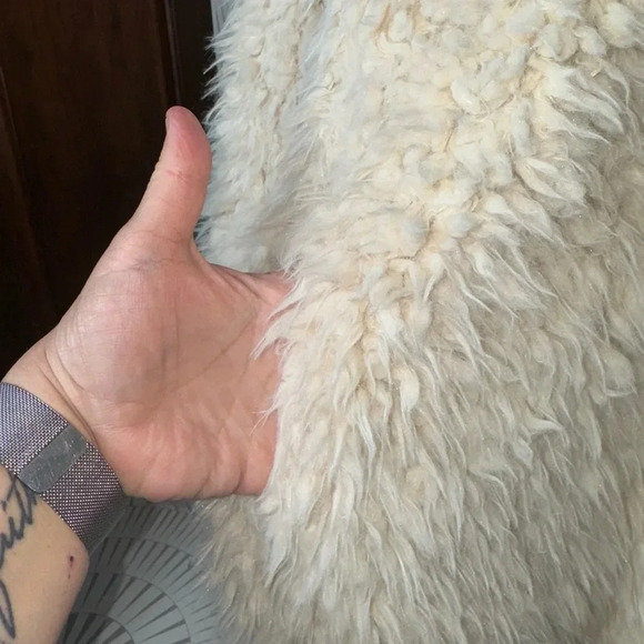 Old Navy Women’s Faux Fur White Jacket Snap Button Closure Size Medium - Picture 4 of 7